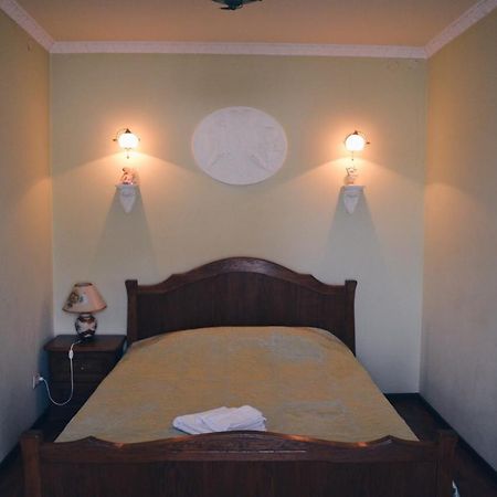 3-Room Apartments In Central City Lviv Extérieur photo