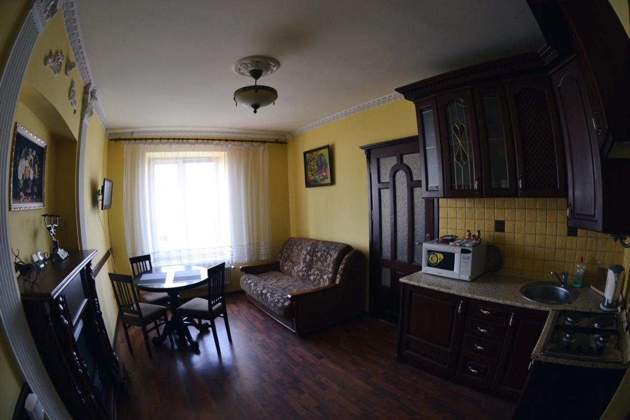 3-Room Apartments In Central City Lviv Extérieur photo